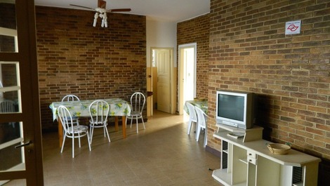 Gran casa cerca de la playa, muy bien ubicada.