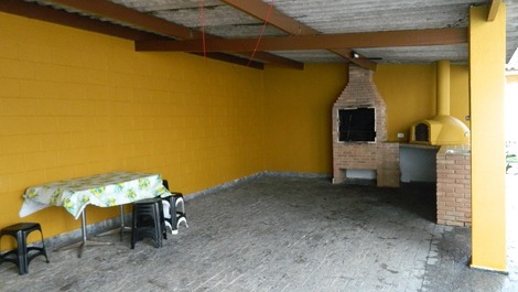 Gran casa cerca de la playa, muy bien ubicada.