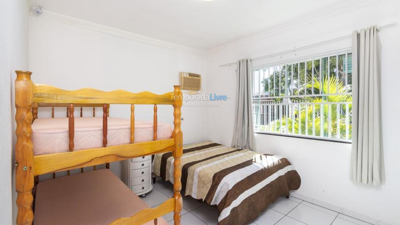 Casa para aluguel de temporada em Bombinhas (Praia de Zimbros)