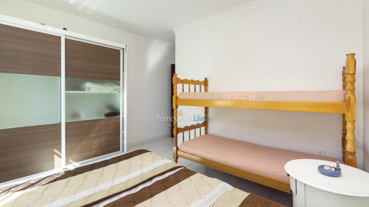 Casa para aluguel de temporada em Bombinhas (Praia de Zimbros)