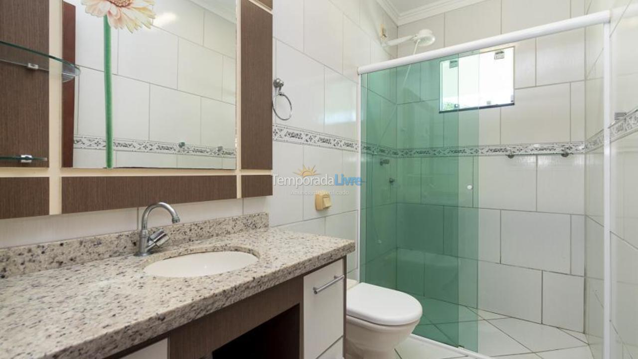 Casa para aluguel de temporada em Bombinhas (Praia de Zimbros)