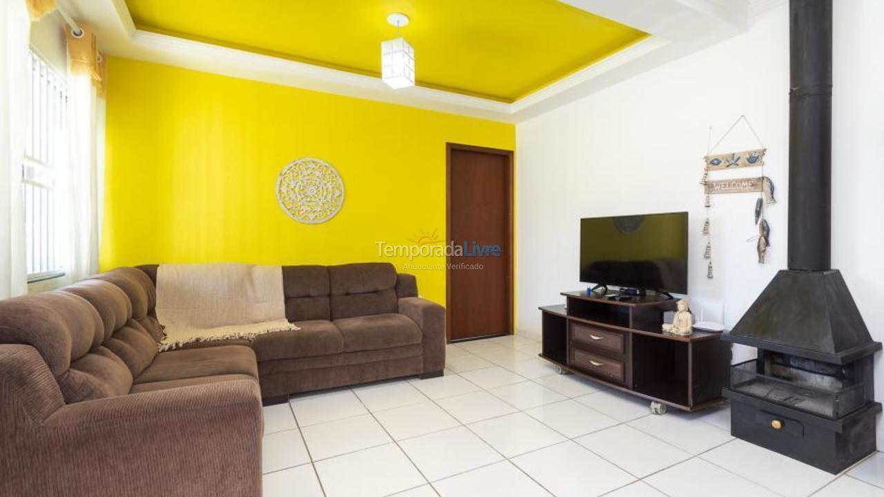 Casa para aluguel de temporada em Bombinhas (Praia de Zimbros)