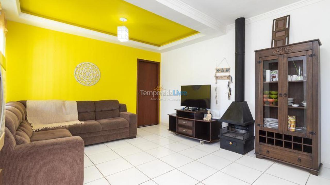 Casa para aluguel de temporada em Bombinhas (Praia de Zimbros)