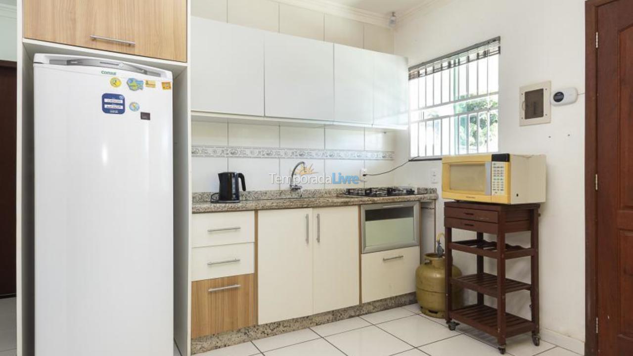 Casa para aluguel de temporada em Bombinhas (Praia de Zimbros)