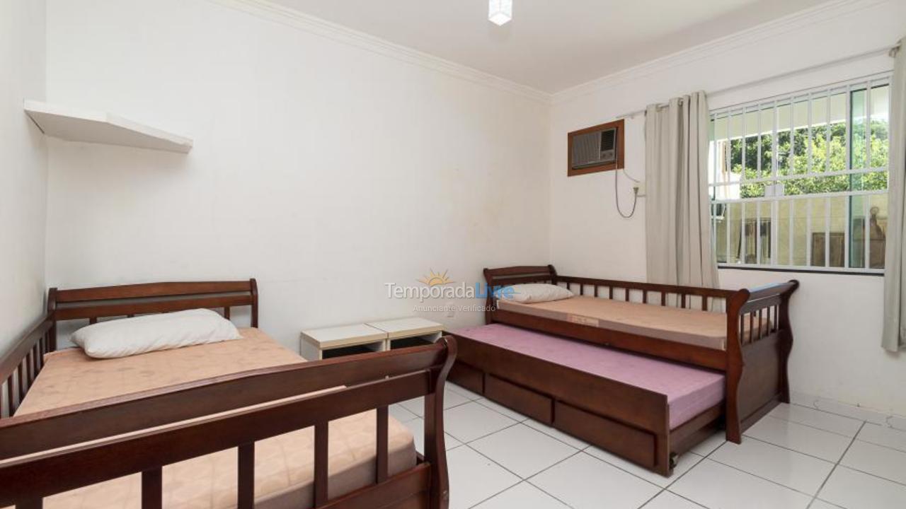 Casa para aluguel de temporada em Bombinhas (Praia de Zimbros)