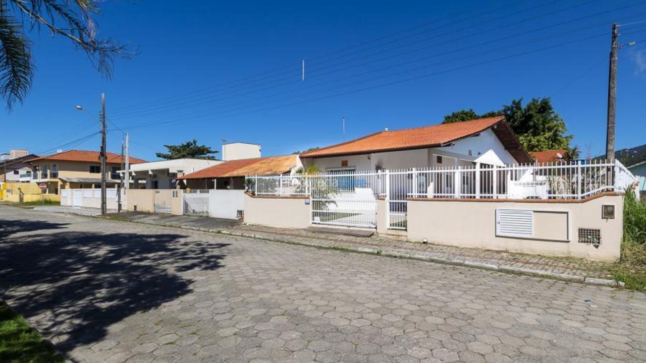 Casa para aluguel de temporada em Bombinhas (Praia de Zimbros)