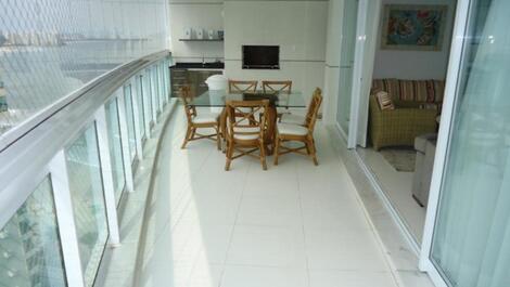 Apto luxuoso Frente Mar