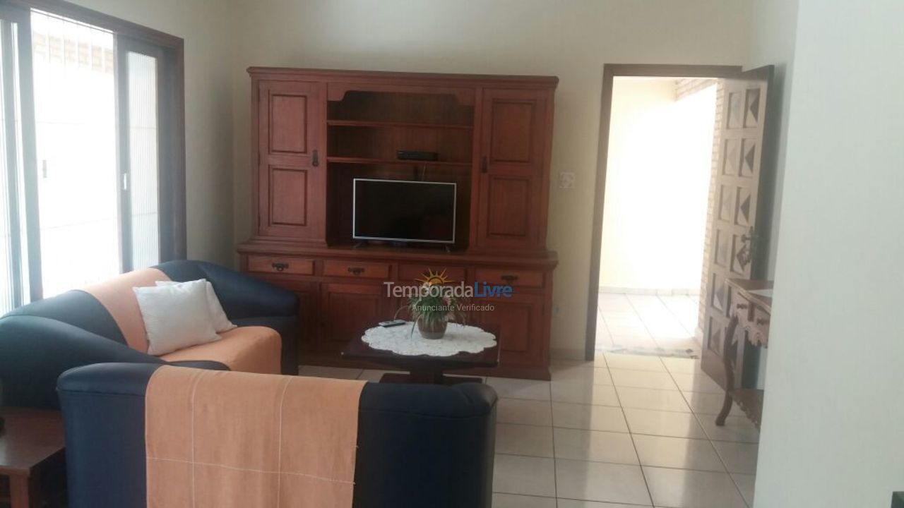 Casa para aluguel de temporada em Ubatuba (Praia Grande)