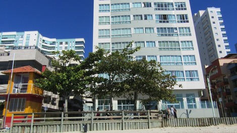 3 SUÍTES + 1 - VISTA PARA O MAR