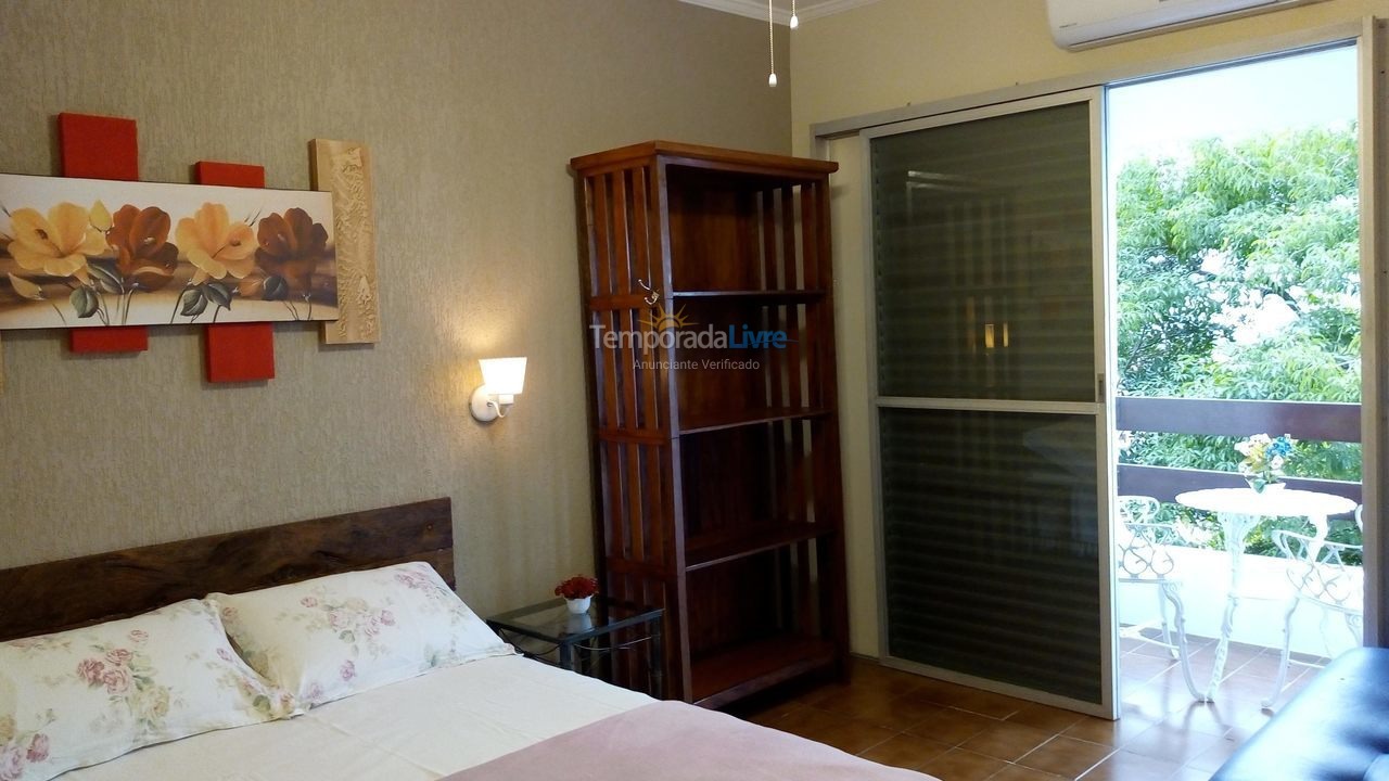 Apartamento para aluguel de temporada em Ubatuba (Praia das Toninhas)