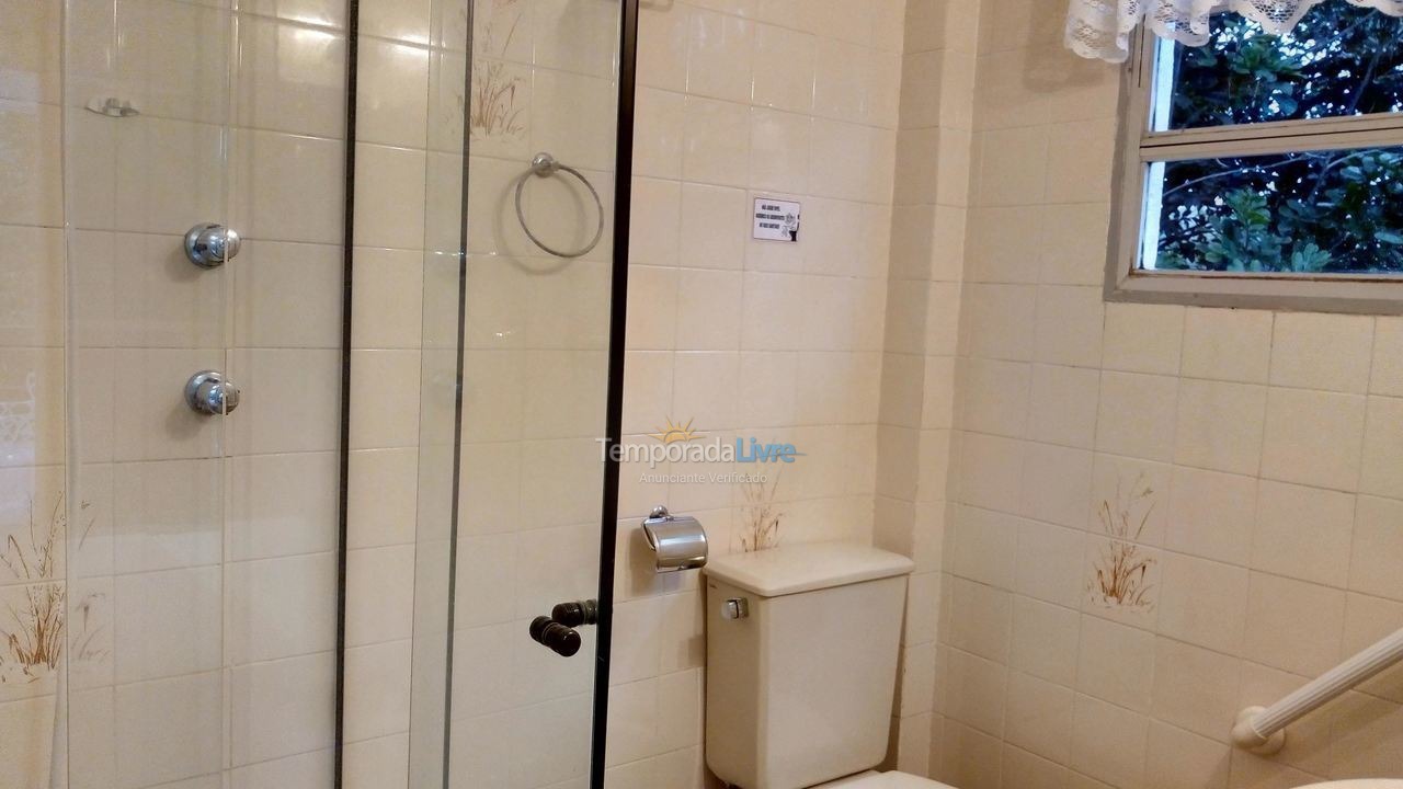 Apartamento para aluguel de temporada em Ubatuba (Praia das Toninhas)