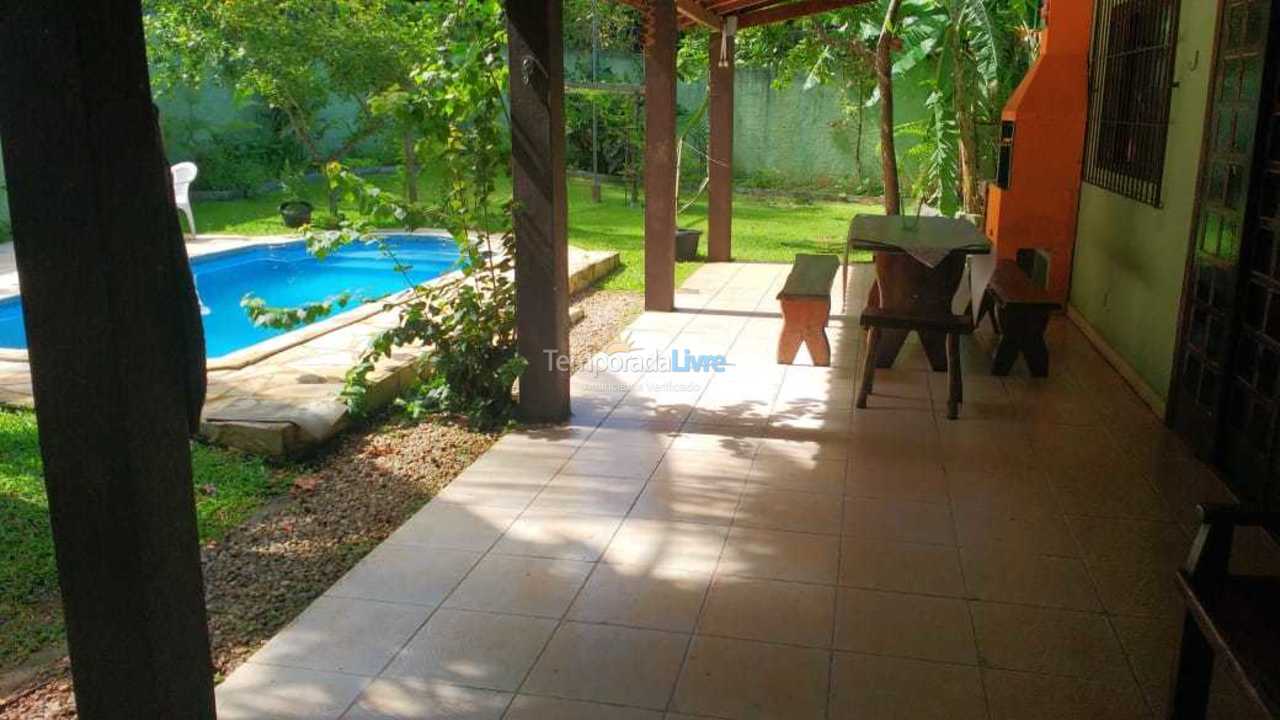 Casa para aluguel de temporada em Ubatuba (Praia das Toninhas)