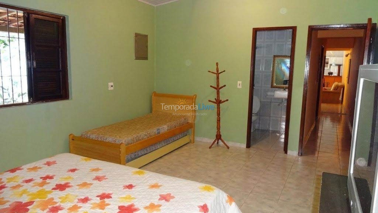 Casa para aluguel de temporada em Ubatuba (Praia das Toninhas)