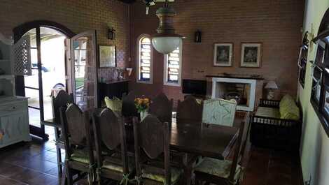 Casa térrea a 150 metros da Praia da Enseada