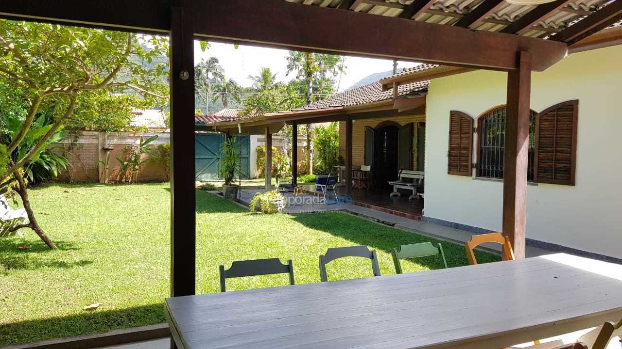 Casa para aluguel de temporada em Ubatuba (Enseada)