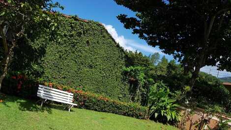 vista da varanda para o jardim