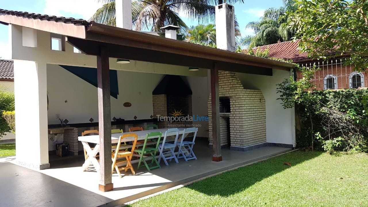 Casa para aluguel de temporada em Ubatuba (Enseada)