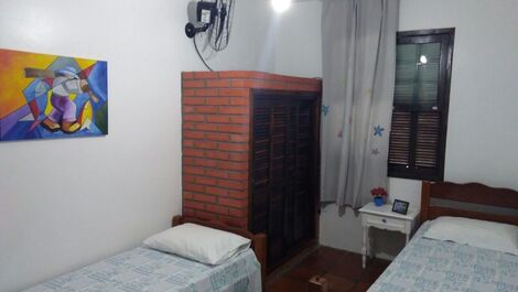 Quarto com 3 camas