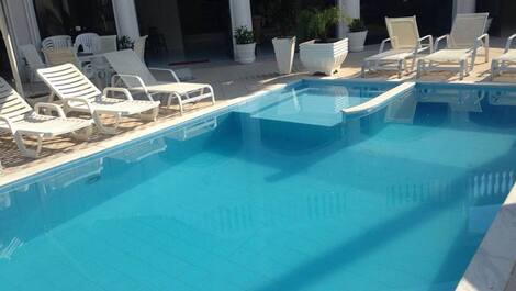 Excelente casa em Guarujá na praia da Enseada!!150 metros do mar