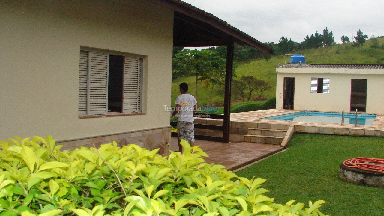 Granja para alquiler de vacaciones em Atibaia (Chácaras Brasil)