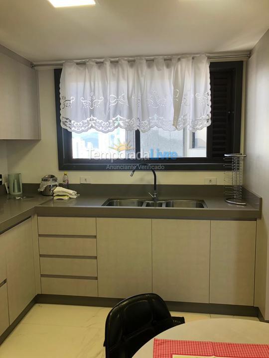 Apartamento para aluguel de temporada em Balneário Camboriú (Praia Central)