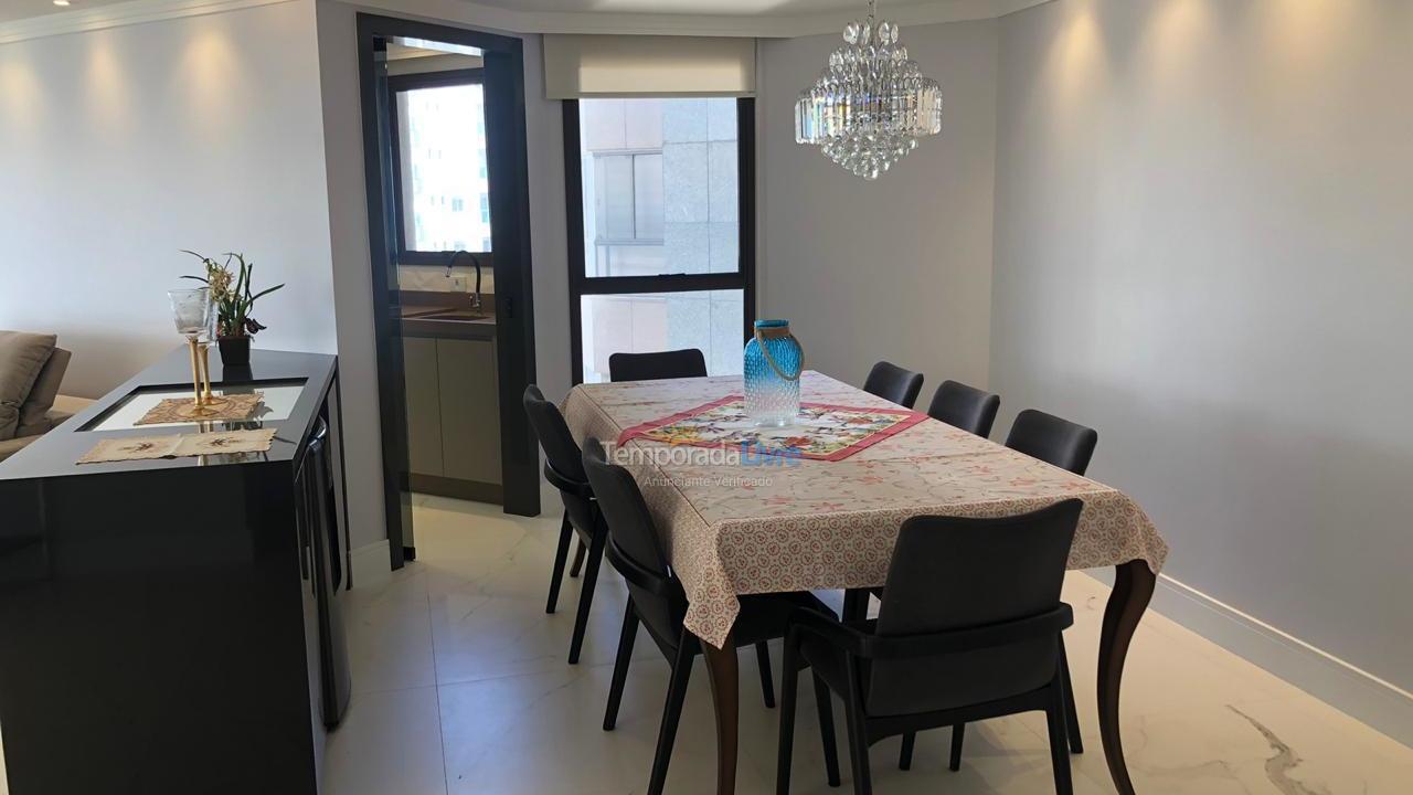 Apartamento para aluguel de temporada em Balneário Camboriú (Praia Central)