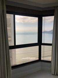 COM VISTA FANTÁSTICA APARTAMENTO NOVO COM MUITO REQUINTE