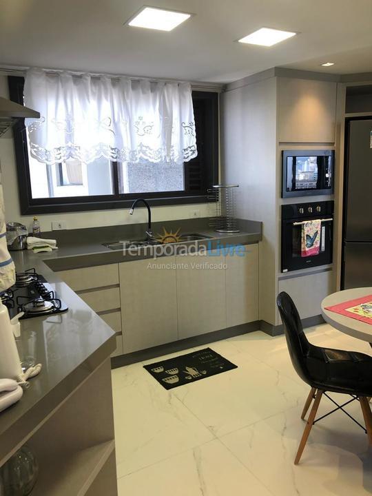 Apartamento para aluguel de temporada em Balneário Camboriú (Praia Central)