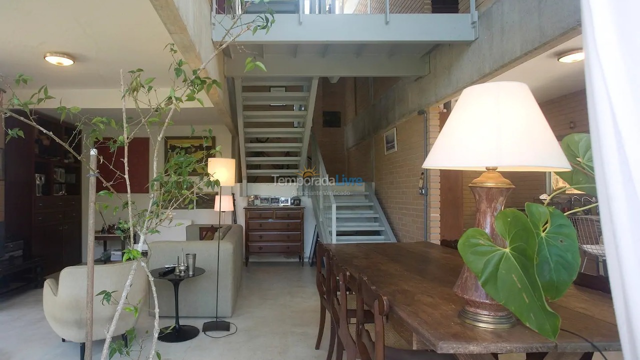 Casa para aluguel de temporada em Ubatuba (Ubatumirim)