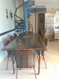 sala de jantar integrada com a cozinha