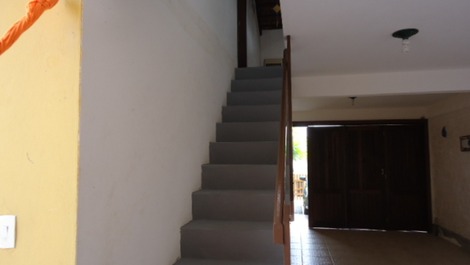 ÓTIMA CASA TÉRREA NA PRAINHA, POSSUI DOIS QUARTOS COM AC