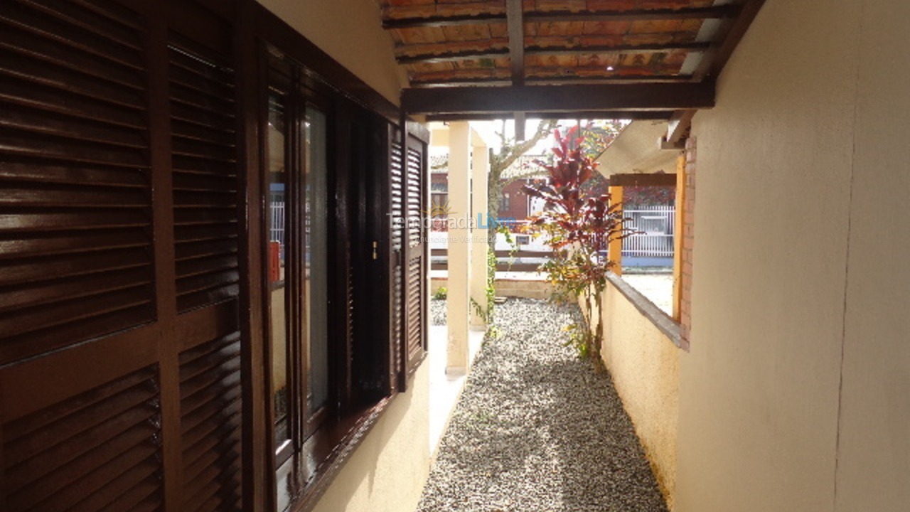 Casa para aluguel de temporada em São Francisco do Sul (Enseada)