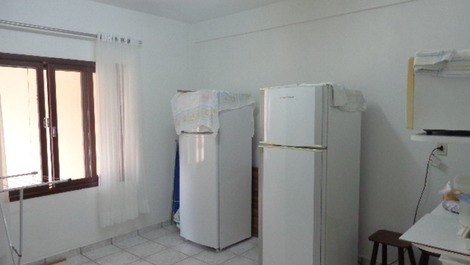 ÓTIMO SOBRADO Á 250M DO MAR, AC EM 2 QUARTOS, ÁGUA DE POÇO