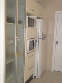LINDO APARTAMENTO 4 SUÍTES FRENTE AO MAR