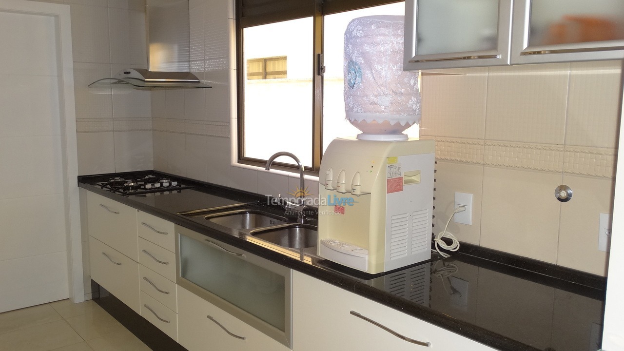 Apartamento para aluguel de temporada em Itapema (Centro)
