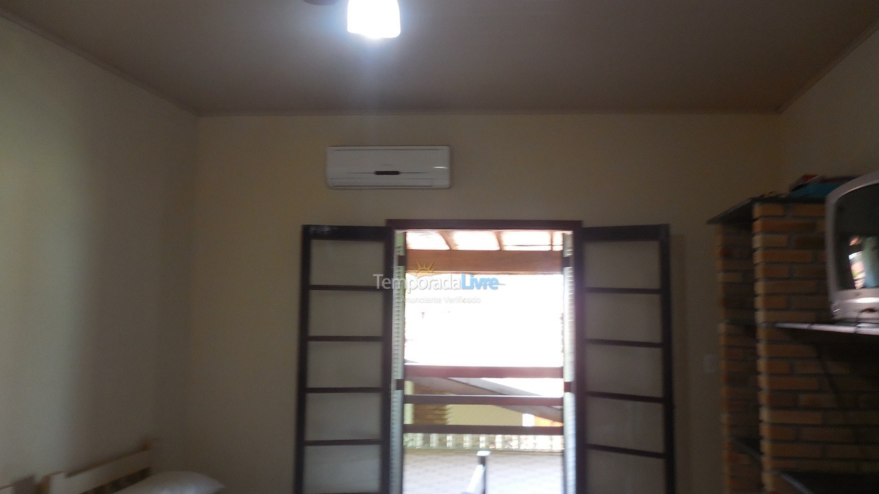 Casa para aluguel de temporada em Caraguatatuba (Massaguaçu)