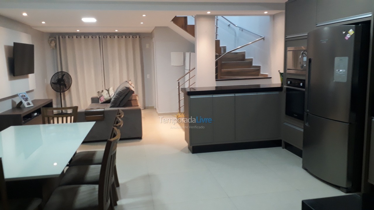 Casa para aluguel de temporada em São Francisco do Sul (Enseada)