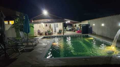 Piscina de noite