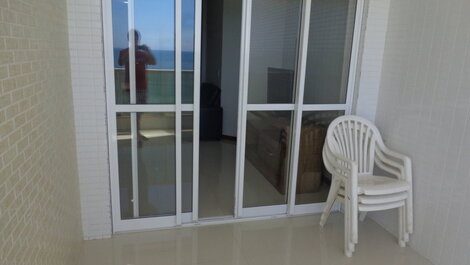 Apto Beira Mar.Luxo,C/3 qtos C/1suítes C/ AR, C/2gar. C/vist total