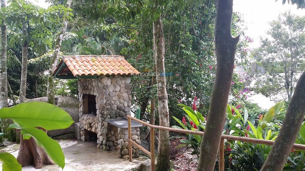 Apartamento para aluguel de temporada em Ubatuba (Praia das Toninhas)