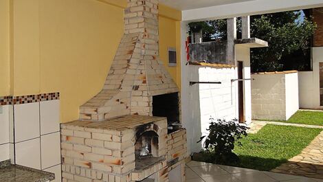 CASA COM PISCINA NA PRAIA DA ENSEADA, EM UBATUBA-SP