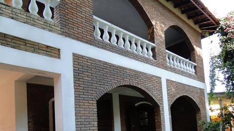 CASA COM PISCINA NA PRAIA DA ENSEADA, EM UBATUBA-SP