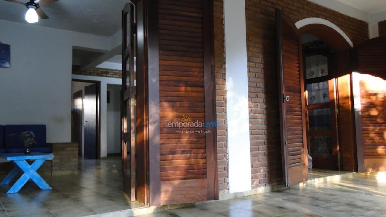 Casa para aluguel de temporada em Ubatuba (Enseada)