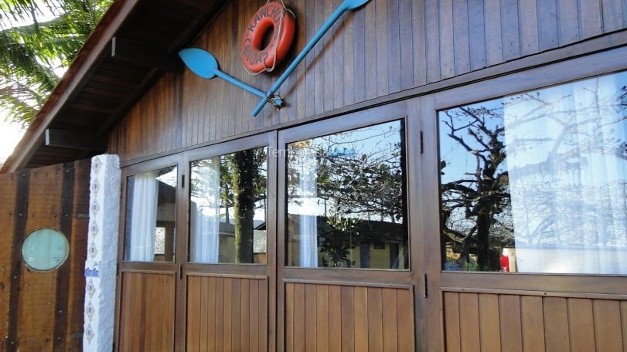 Casa para aluguel de temporada em Ubatuba (Enseada)