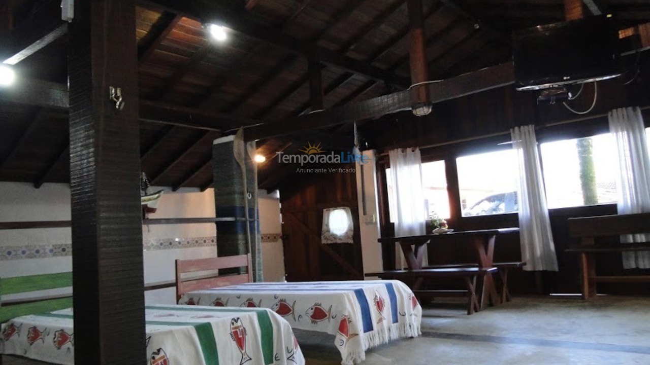 Casa para aluguel de temporada em Ubatuba (Enseada)