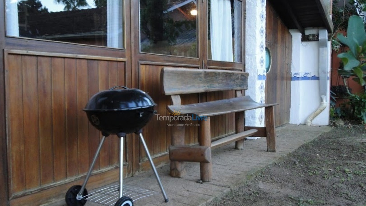 Casa para aluguel de temporada em Ubatuba (Enseada)