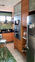 Geladeira, forno, microondas, máquina de lavar louça, tudo da marca Brastemp.