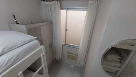 Apto cuadra del mar con wifi, tv por cable, tres aire acondicionado, garaje