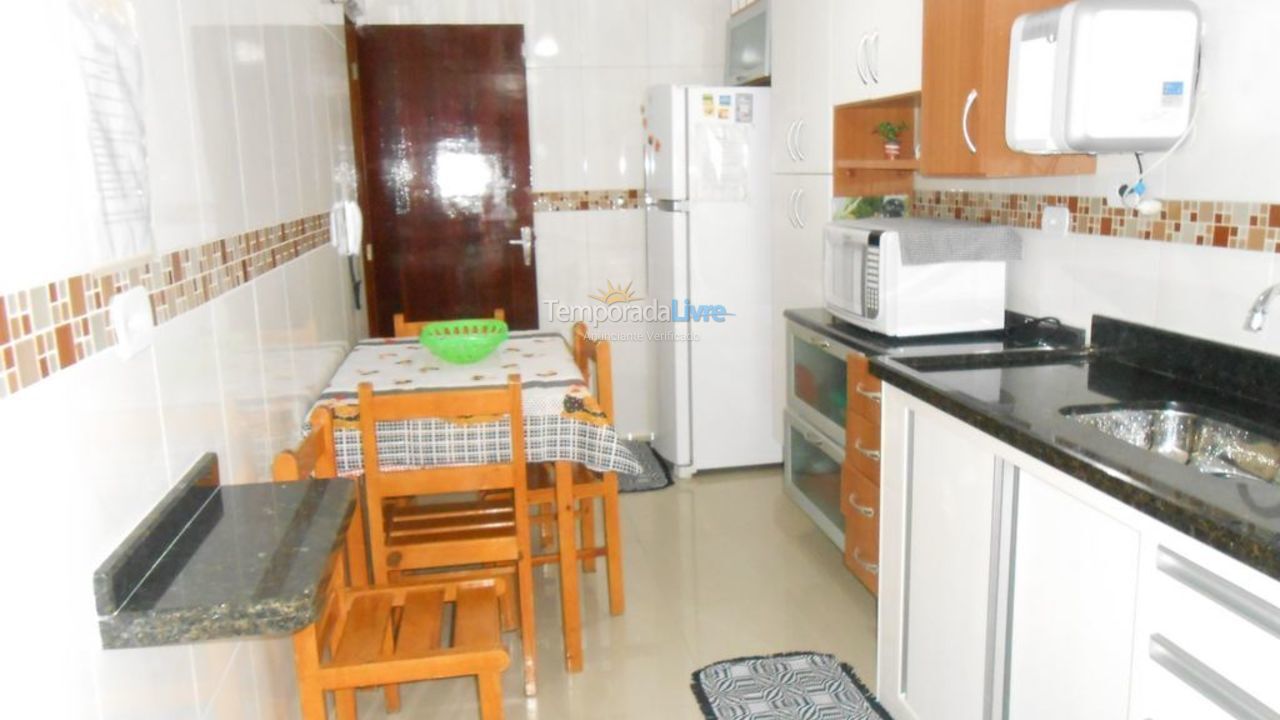Apartment for vacation rental in Mongaguá (Centro)