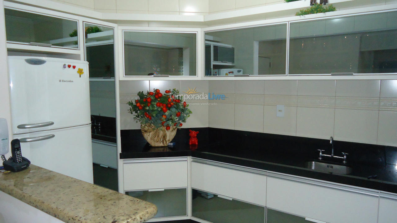 Apartamento para aluguel de temporada em Itapema (Meia Praia)